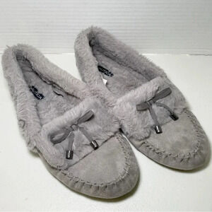 Nautica Women’s Slippers Rubber Grip Soles Size 9 Gray Faux Suede Fuzzy Inner